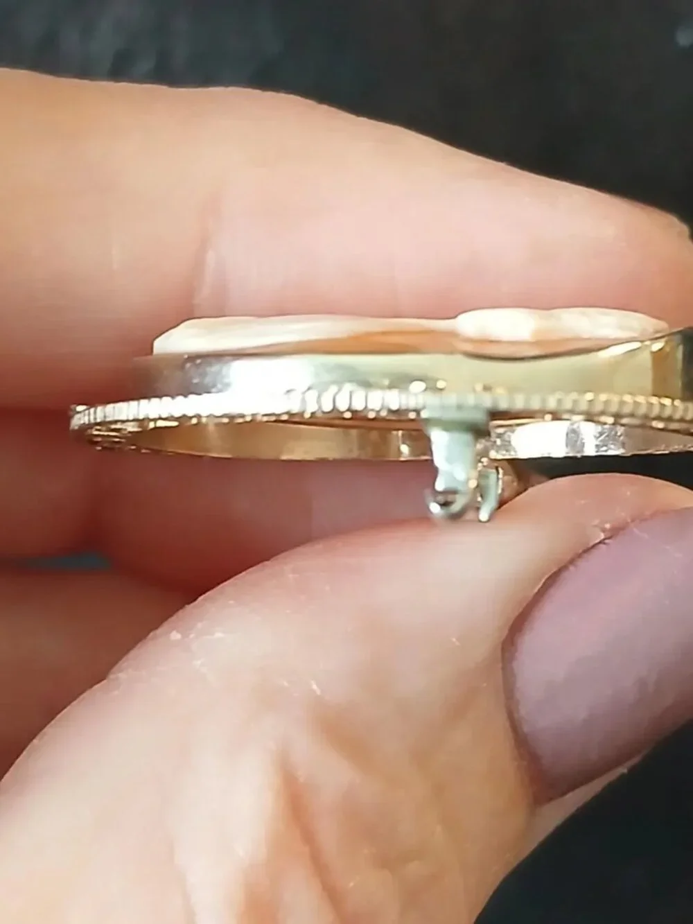 Art Deco 10K White Gold Cameo Brooch: Vintage Conch Shell Filigree Pin